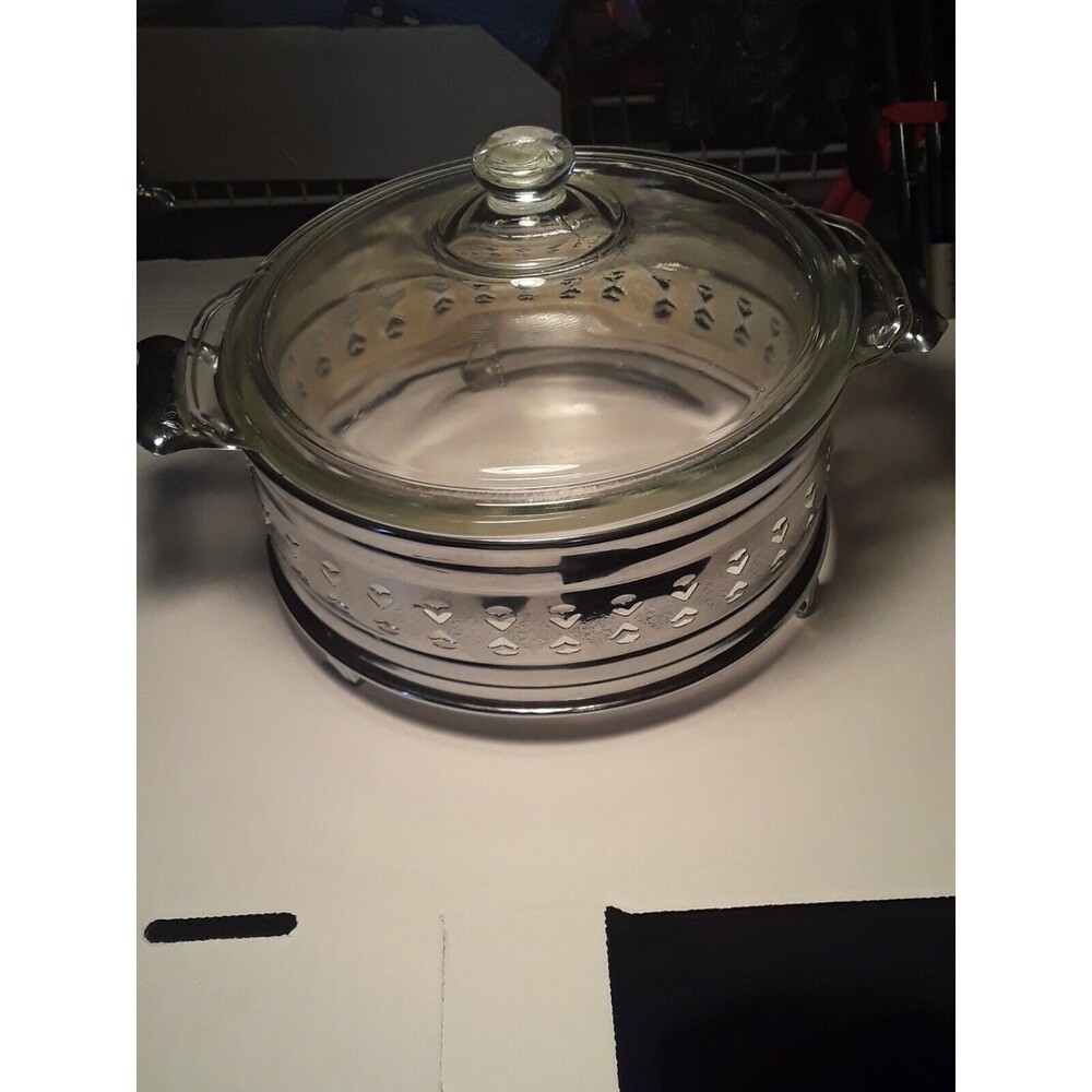 VINTAGE FIRE KING GLASS ROUND 1 1/2 QT CASSEROLE WITH SILVER METAL MCM TRIVET